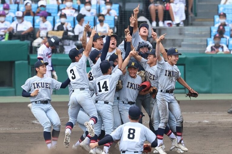 東北勢悲願の甲子園制覇を成し遂げた宮城・仙台育英高校 ／ photograph by Sankei Shimbun