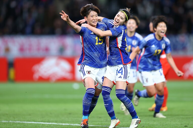 パリ五輪の出場権を大きく手繰り寄せる追加点を奪った藤野あおば（20歳）。歓喜のウラには多くの懸命なサポートがあった ／ photograph by JFA/AFLO