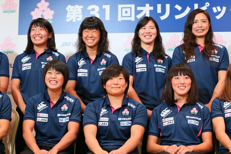 リオ五輪の7人制ラグビー日本代表に選ばれた中嶋亜弥（上段左端）。だが、登録メンバーには入れなかった　©AFLO
