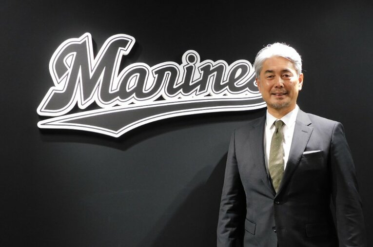 インタビューに率直な思いを明かしたロッテ・吉井理人監督 ／ photograph by Haruka Sato