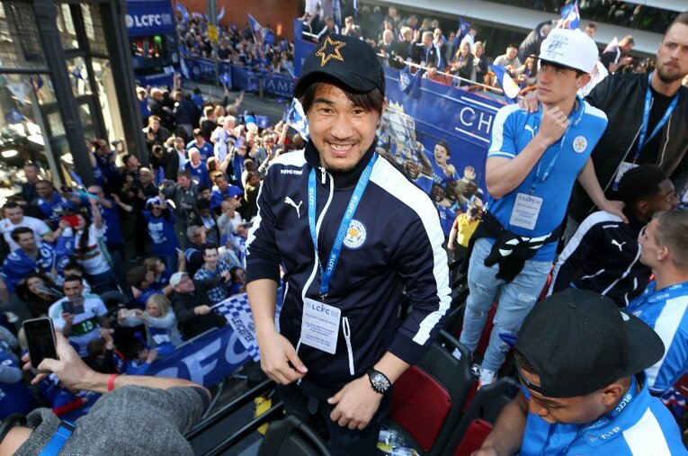 2016年、「ミラクル・レスター」の一員としてプレミアリーグ優勝を成し遂げた岡崎慎司。持ち前の献身的なプレーで快進撃の立役者となった ／ photograph by Getty Images