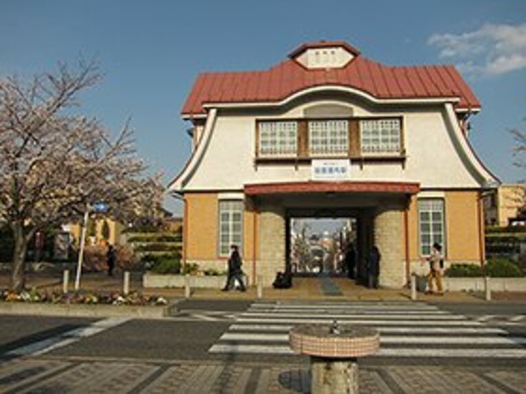 数年前に地下化された田園調布駅ですが、住民運動もあって旧駅舎も保存されることになったそうです。