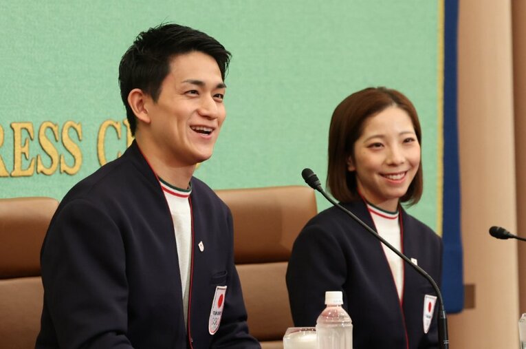 引退を発表した木原龍一と三浦璃来の「りくりゅう」ペア ／ photograph by JIJI PRESS