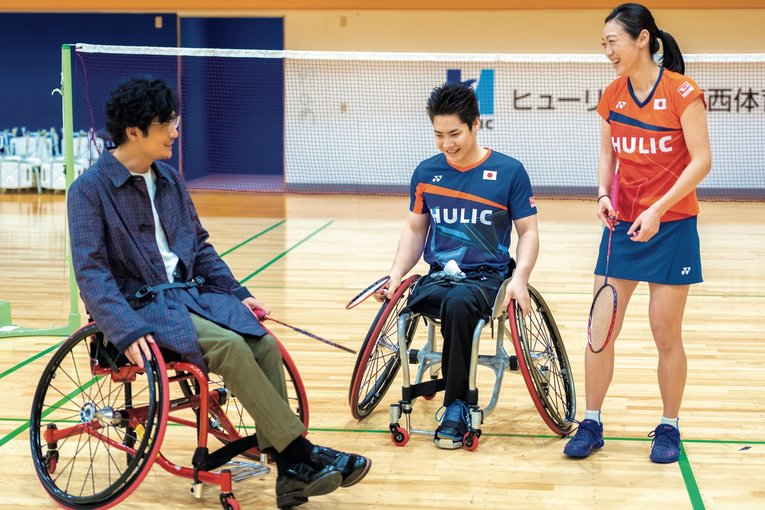 今大会から採用される新競技のバドミントン女子の鈴木亜弥子とバドミントン男子の梶原大暉　©︎Takuya Sugiyama