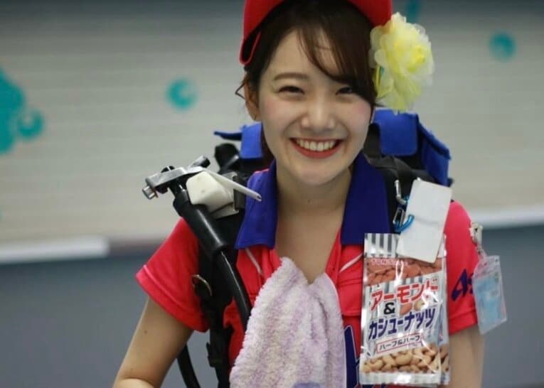 巨人の公式マスコットガール「VENUS」大倉かりんさんが東京ドームのビール売り子だった頃の写真　©本人提供