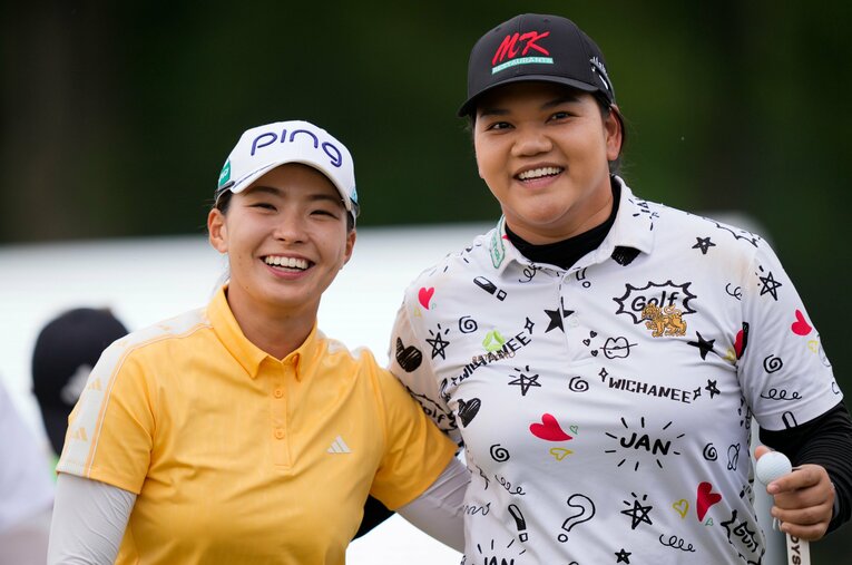 先日の全米女子オープンで久しぶりの優勝争いを演じた渋野日向子。緊迫した空気の中、同組のミーチャイとのラウンドを楽しんだ ／ photograph by AP/AFLO