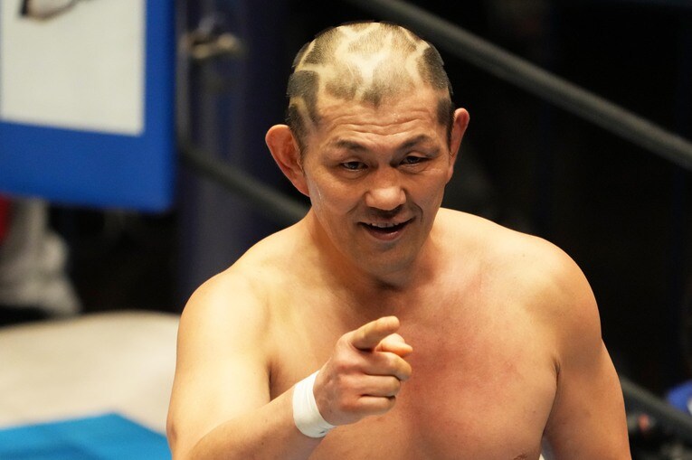 ファンの歓声に喜びを隠せない鈴木みのる