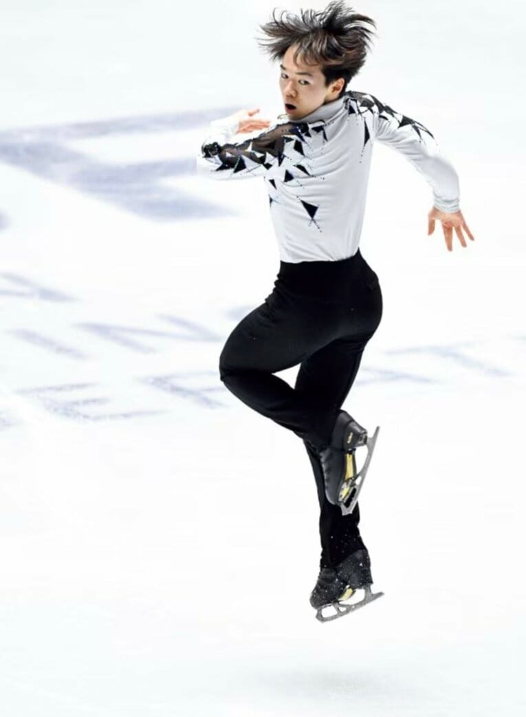 鍵山優真（かぎやま・ゆうま）2003年5月5日生、神奈川県出身。'22年の北京五輪で個人・団体ともに銀メダル。24年、四大陸選手権を制し、世界選手権では3度目の銀メダル獲得。'25年、全日本選手権で連覇を果たした。コーチの父・正和は'92年アルベールビル、'94年リレハンメル五輪代表。160cm  ©Asami Enomoto