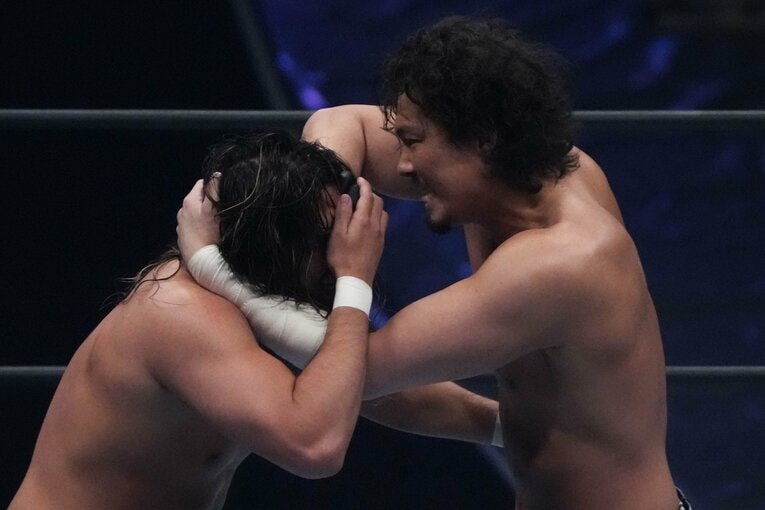 辻陽太の顔面をかきむしるジェイク・リー　©Essei Hara