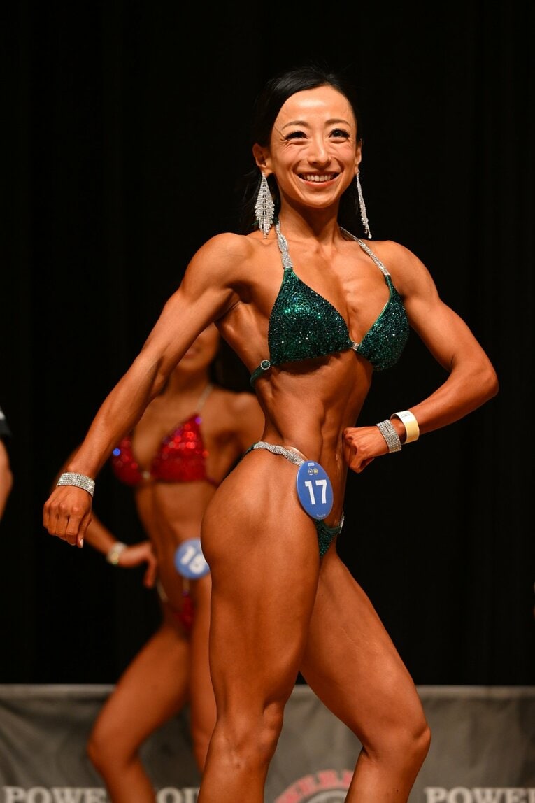 ボディメイクに挑戦した藤澤さん（全14枚中の3枚目）　提供／FWJ