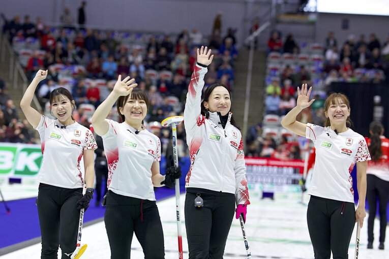 2026年の世界選手権に出場したロコ・ソラーレのメンバー。左から吉田夕梨花、鈴木夕湖、藤澤五月、吉田知那美　©AFLO