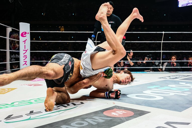 ラジャブアリ・シェイドゥラエフvs.朝倉未来。2025年12月31日、さいたまスーパーアリーナ　©RIZIN FF Susumu Nagao