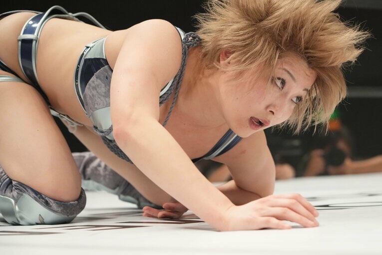 MIRAIと安納サオリによる白いベルト戦　©Essei Hara