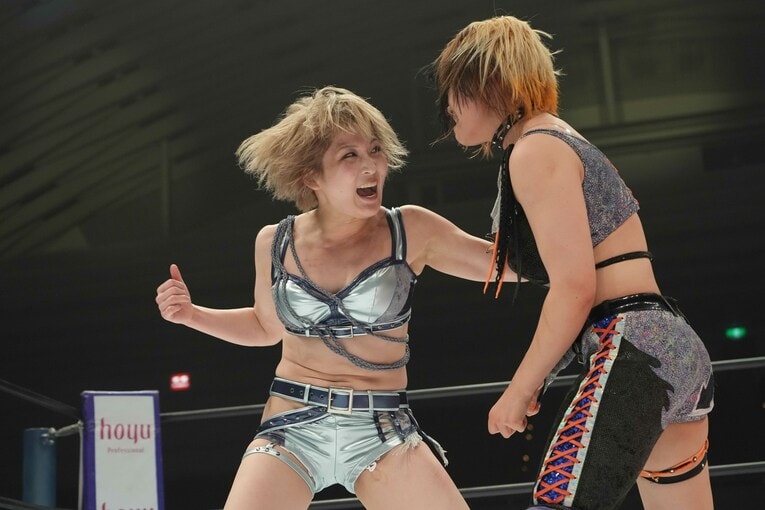 MIRAIと安納サオリによる白いベルト戦　©Essei Hara