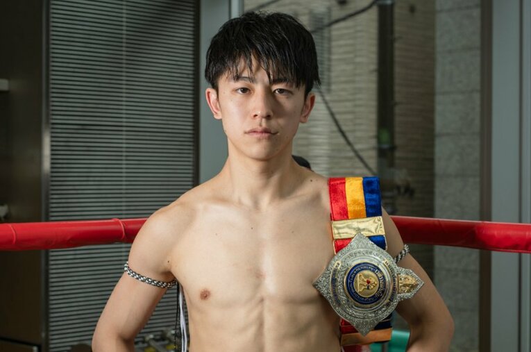 ラジャダムナンで外国人選手初の3階級制覇を成し遂げるなど、ムエタイでPFP級の活躍を続けている吉成名高（23歳）。最大の武器は圧倒的なスピードだ ／ photograph by Hiharu Takagi