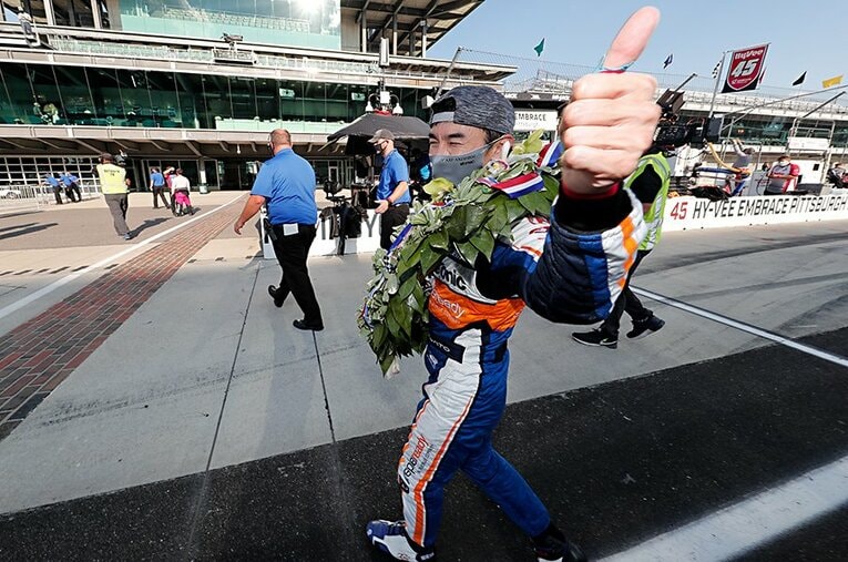 2度目のインディ制覇を達成した佐藤琢磨。異例尽くしの大会だったが、レース後には感謝の言葉を述べた。 ／ photograph by INDYCAR