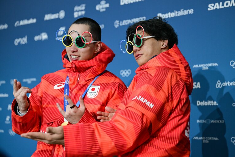 ともに笑顔を振りまいた木俣（右）はもちろん、萩原、長谷川もスロープスタイルでの巻き返しを期す　©Nanae Suzuki/JMPA