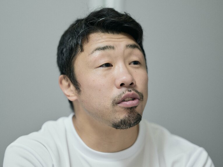 インタビューに応じた八重樫東　©Yuki Suenaga