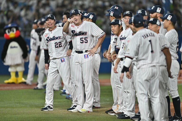 高津監督以下、選手たちの仲の良さが伝わる　©Hideki Sugiyama