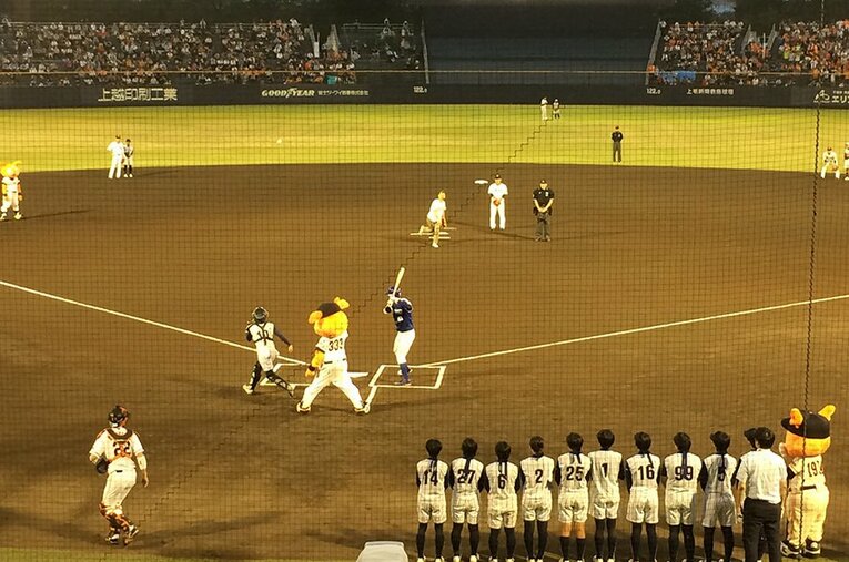 ちょっと……遠目で見えにくいですが、糸井さんがノーバンなんです!! ／ photograph by Yasutaka Nakamizo