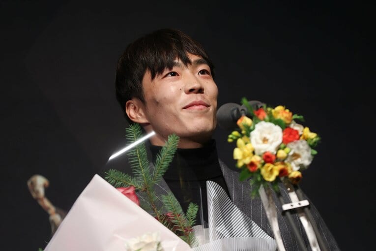 2021年11月の「Kリーグ2 2021授賞式」でベストイレブンを受賞した石田　©FA photos