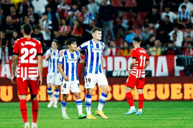 久保建英、ソシエダ同僚に「次は頼むよ」とウインク… カメラマンが収めた“1ゴール1アシスト＋余裕・信頼度アップの決定的瞬間”(34)