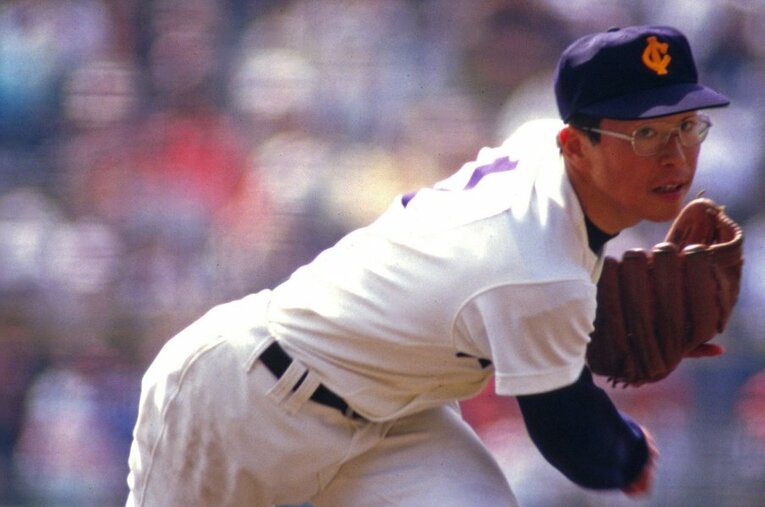 1985年センバツ準々決勝で、優勝候補のPL学園を破った伊野商業。エース渡辺智男が清原和博から3三振を奪った ／ photograph by Katsuro Okazawa/AFLO