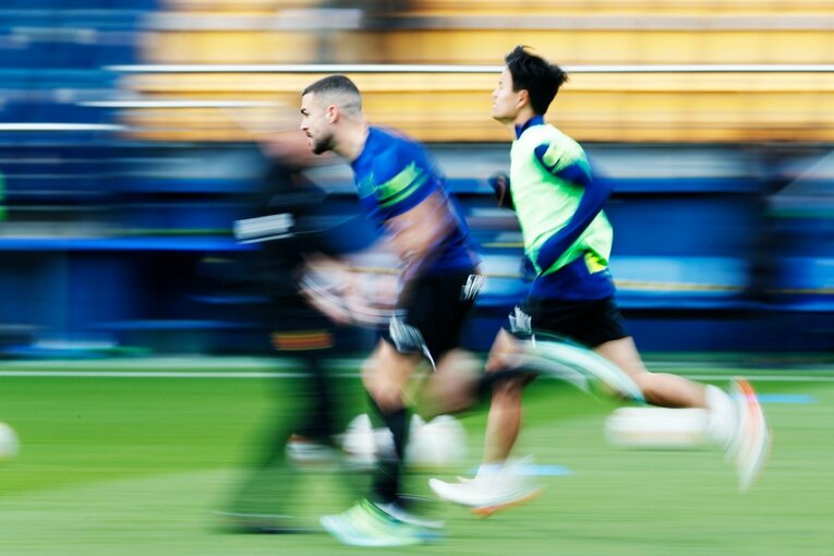 久保建英がエメリ戦術にハメられた？ “代表前の古巣ビジャレアル戦”撮影カメラマンが見た苦闘の要因〈少年ファンはユニをおねだり〉(7)