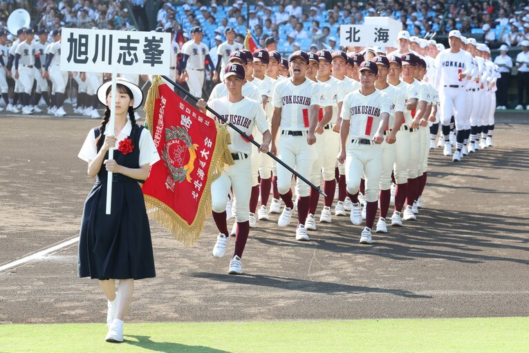 北北海道代表として甲子園に出場した旭川志峯　©JIJI PRESS