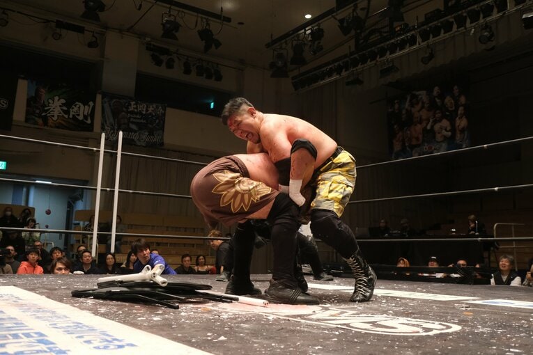 蛍光灯で殴り合い、大流血して…メキシコ人デスマッチファイター「もっと日本にいたい」ビオレント・ジャックの切実な思い「外国人がって…でも、ここがオレの家」(18)