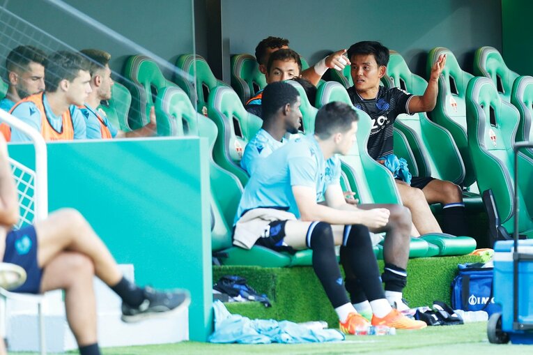 「久保建英が信頼され始めた」証拠かも…ソシエダサポの「Take,Take」に日本人カメラマンが感じた“海外組あるある”とは(42)