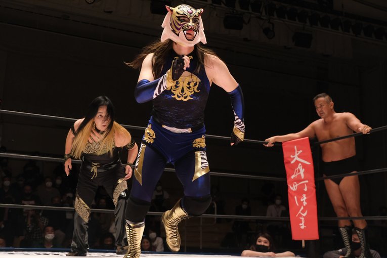 タイガー・クイーンと師匠でもあるジャガー横田の直接対決　©Norihiro Hashimoto