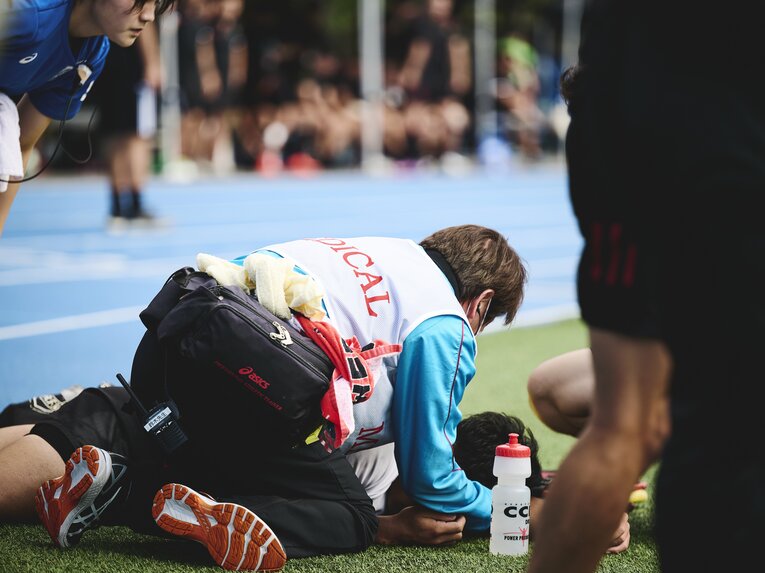 逆ヘッドタックルで倒れる学生も…名門・早稲田大学ラグビー蹴球部ドクターの1日に密着「コンタクトスポーツには不可欠」(13)