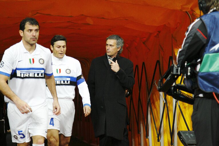 インテル時代のモウリーニョ。人間、齢を重ねることでカドが取れるのだろう　©Takuya Sugiyama