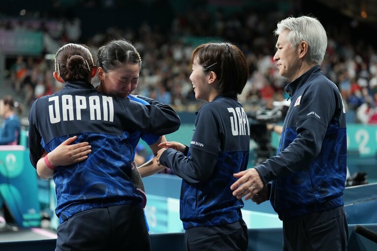 【号泣の準決勝】ドイツ戦。4戦目を見事なストレート勝ちで下し、メダルを確定させた張本。試合後には思わず涙、涙… ©JMPA