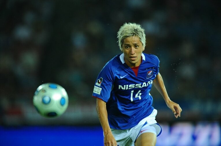 キャリアハイの数字を残した2009年シーズン。美しいプレースタイルが印象的だが、その裏では怪我との孤独な戦いがあった。 ／ photograph by J.LEAGUE 