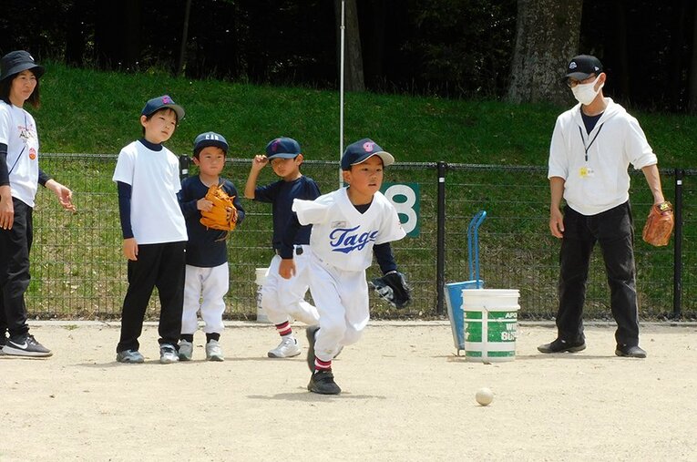 グラウンド内外で特色ある活動をしている多賀少年野球クラブ ／ photograph by Jun Aida