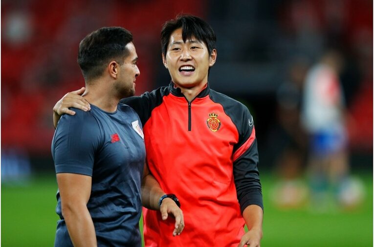 久保建英を間近で撮って気づいた《試合前ルーティンとファールを受けた後のクセ》 韓国の至宝イ・ガンインとの共存はどうなる？(5)