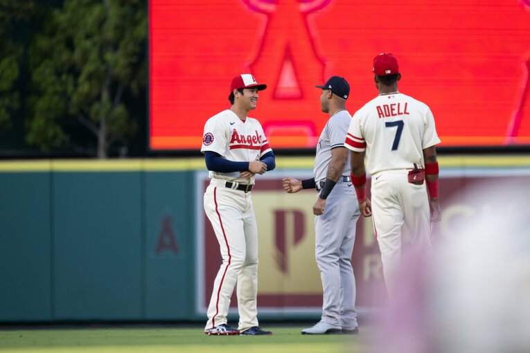 【未公開ショット多数！エンゼルス時代の秘蔵愛されショット】大谷さん、ヤ軍選手からまさかのパンチ攻撃（連続写真10枚）　©Nanae Suzuki
