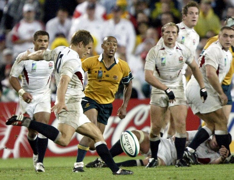 2003年の決勝、イングランド対オーストラリア。延長終了直前にウィルキンソンが決勝ドロップゴール　©AFLO