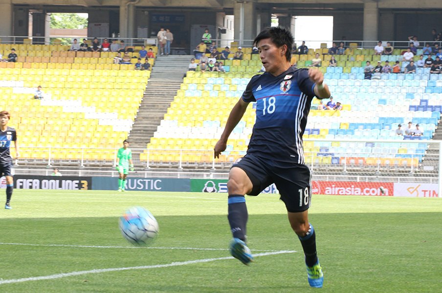 小中高プロ、そしてU-19代表でも――。和田昌士と遠藤渓太は「最高の2人」。<Number Web> photograph by Takahito Ando