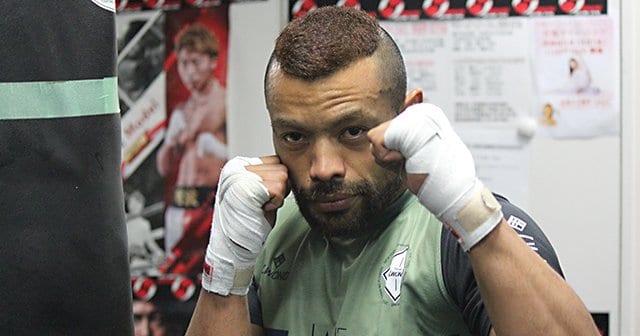 33歳元Jリーガーが重量級プロボクサーに転身…野洲の衝撃、10年前の挫折、リベリアから亡命「やっと燃え尽きる場所が見つかった」
