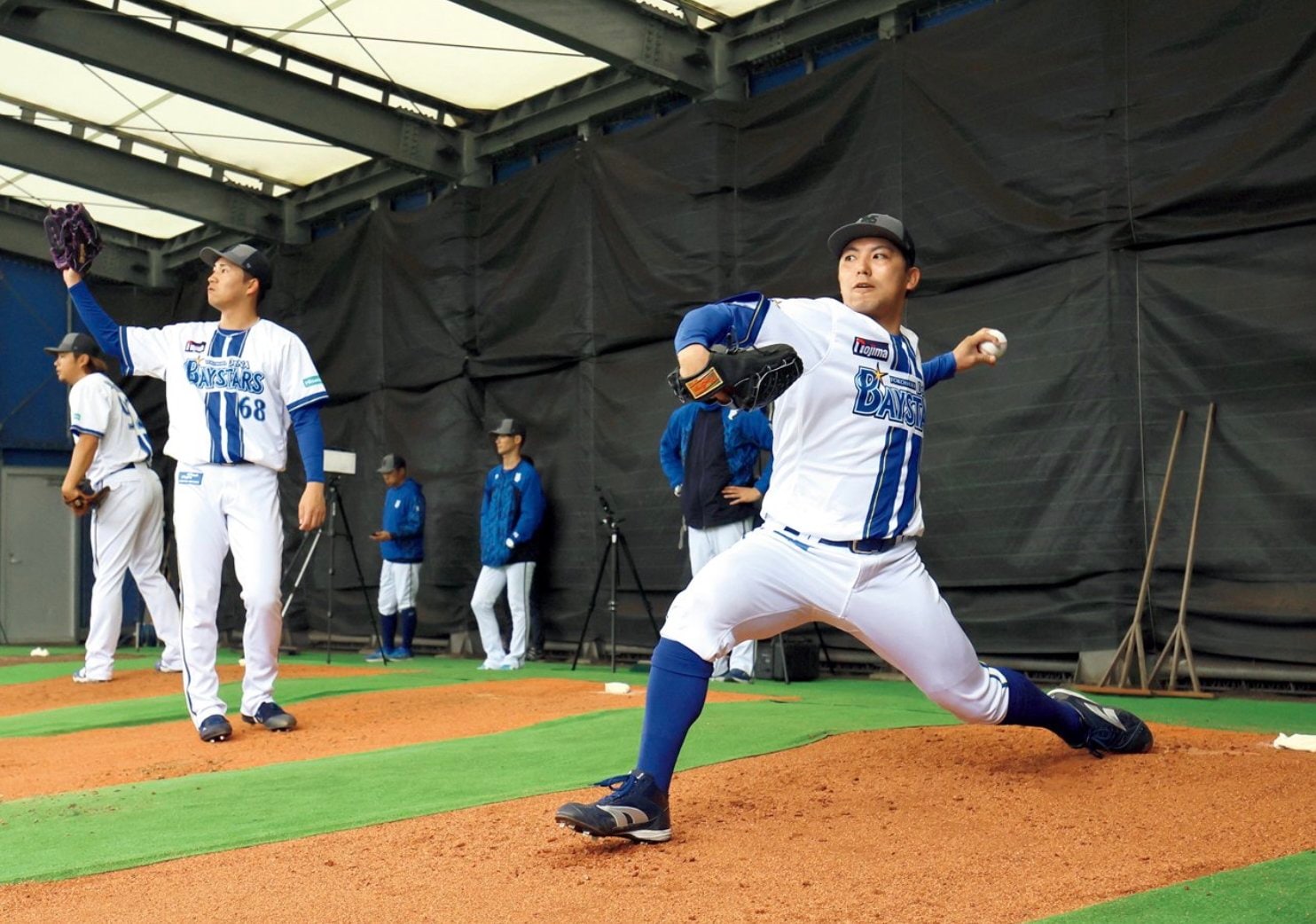 東克樹(あずま・かつき)/1995年11月29日生、三重県出身。愛工大名電高、立命館大学を経て2018年ドラフト1位でDeNA入団。昨季は両リーグ最多の183イニングを投げ、13勝4敗、防御率2.16。日本シリーズでも好投し日本一に貢献した。170cm、80kg ©SANKEI SHIMBUN