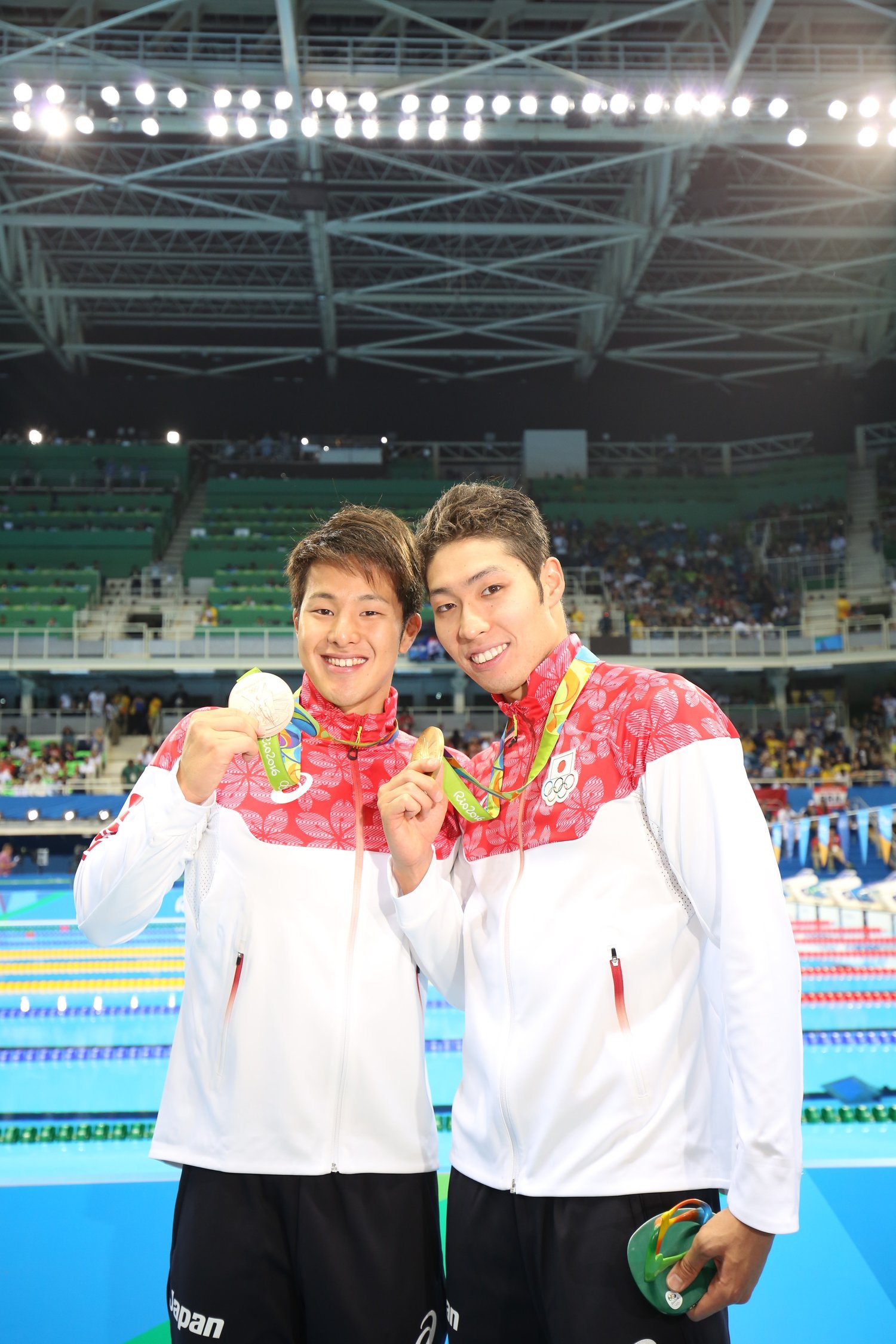 リオ五輪400m個人メドレー後の萩野と瀬戸　©Ryosuke Mouju／JMPA