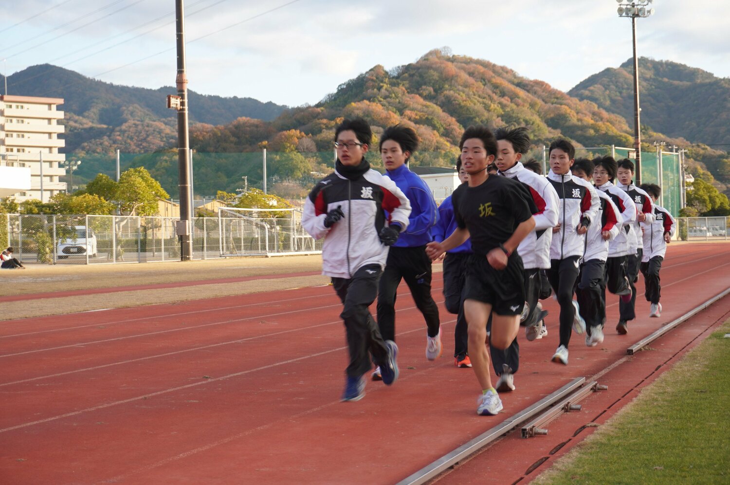 一昨年の全中駅伝では4位に食いこんだ坂中陸上部の選手たち　©NumberWeb