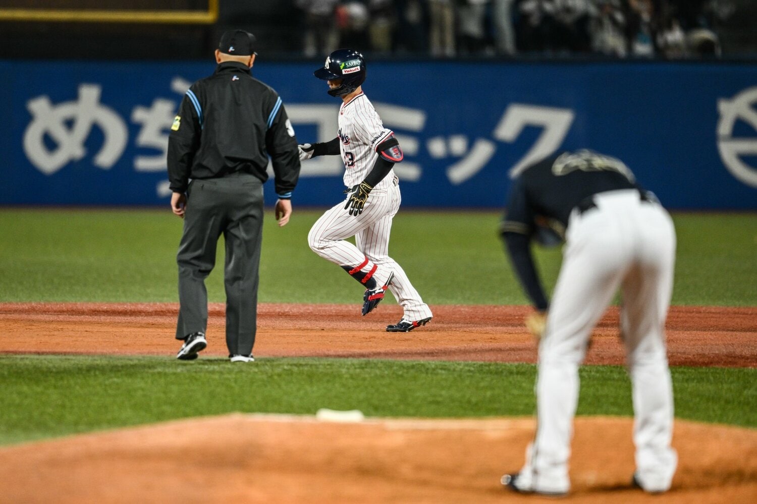 内山のホームラン　©Nanae Suzuki