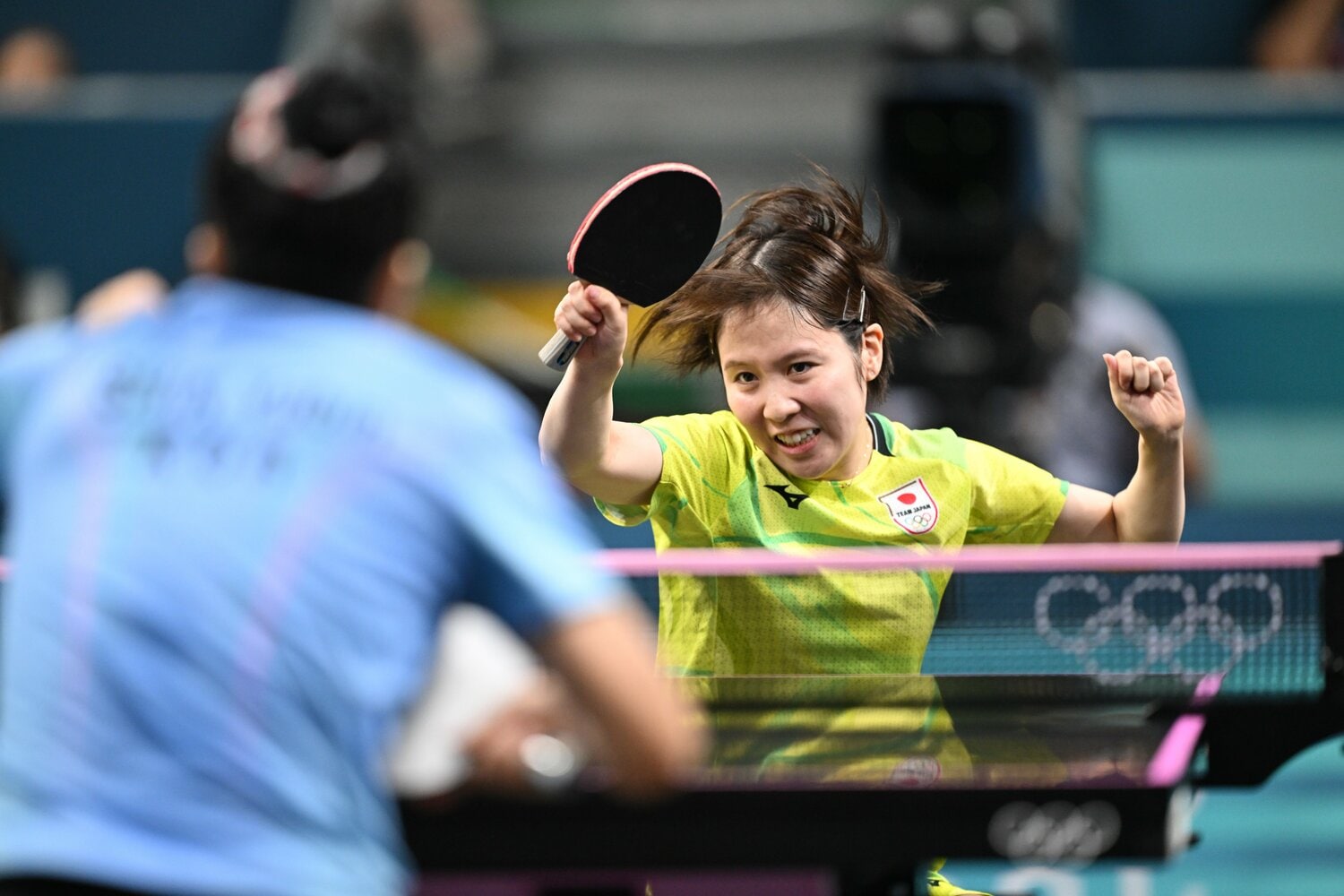 女子シングルス準々決勝でシン・ユビン（手前）に敗れた平野美宇　©︎Kaoru Watanabe/JMPA