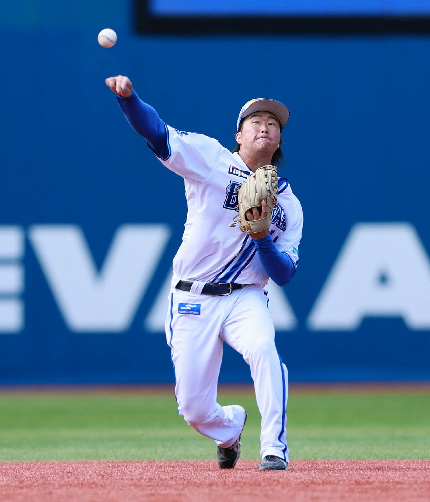 オープン戦の盗塁王にもなった石上。内野のレギュラー争いに食い込めるか　©JIJI PRESS