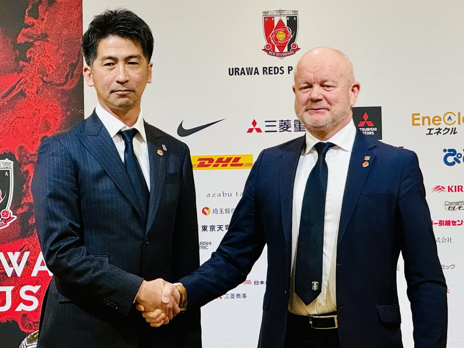 ヘグモ監督と握手する西野TD ©Atsushi Iio