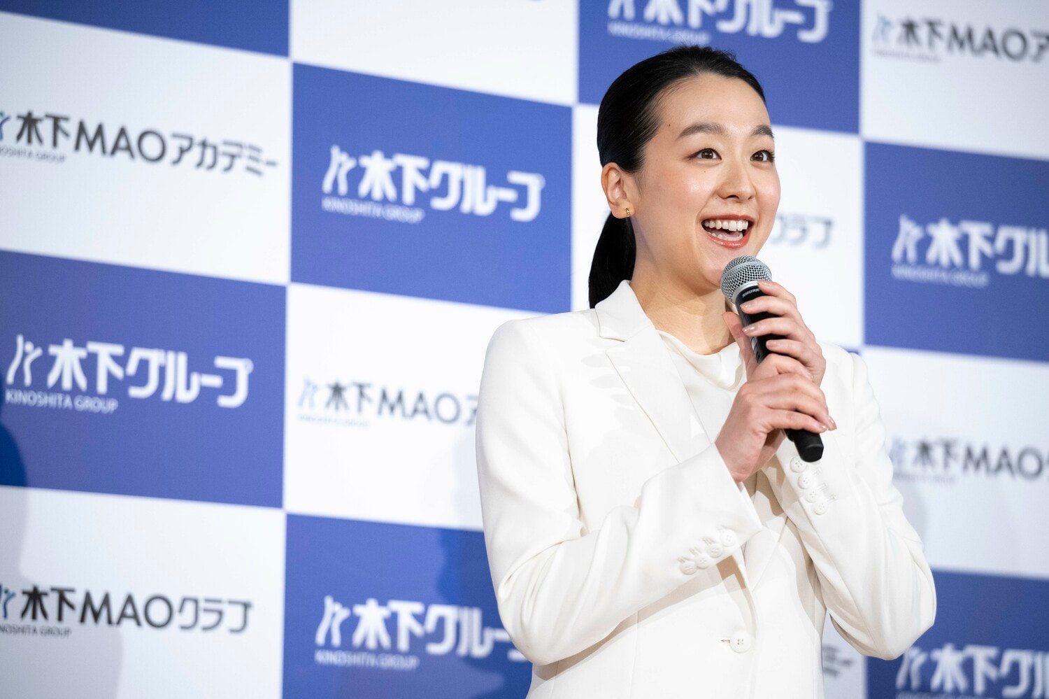 記者会見で思いを述べる浅田真央　©Asami Enomoto